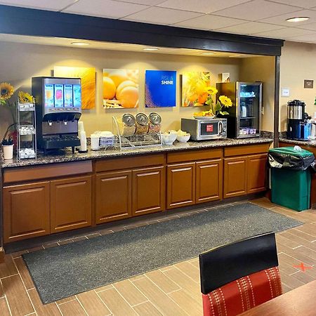 נורוויץ' Comfort Suites Near Casinos מראה חיצוני תמונה