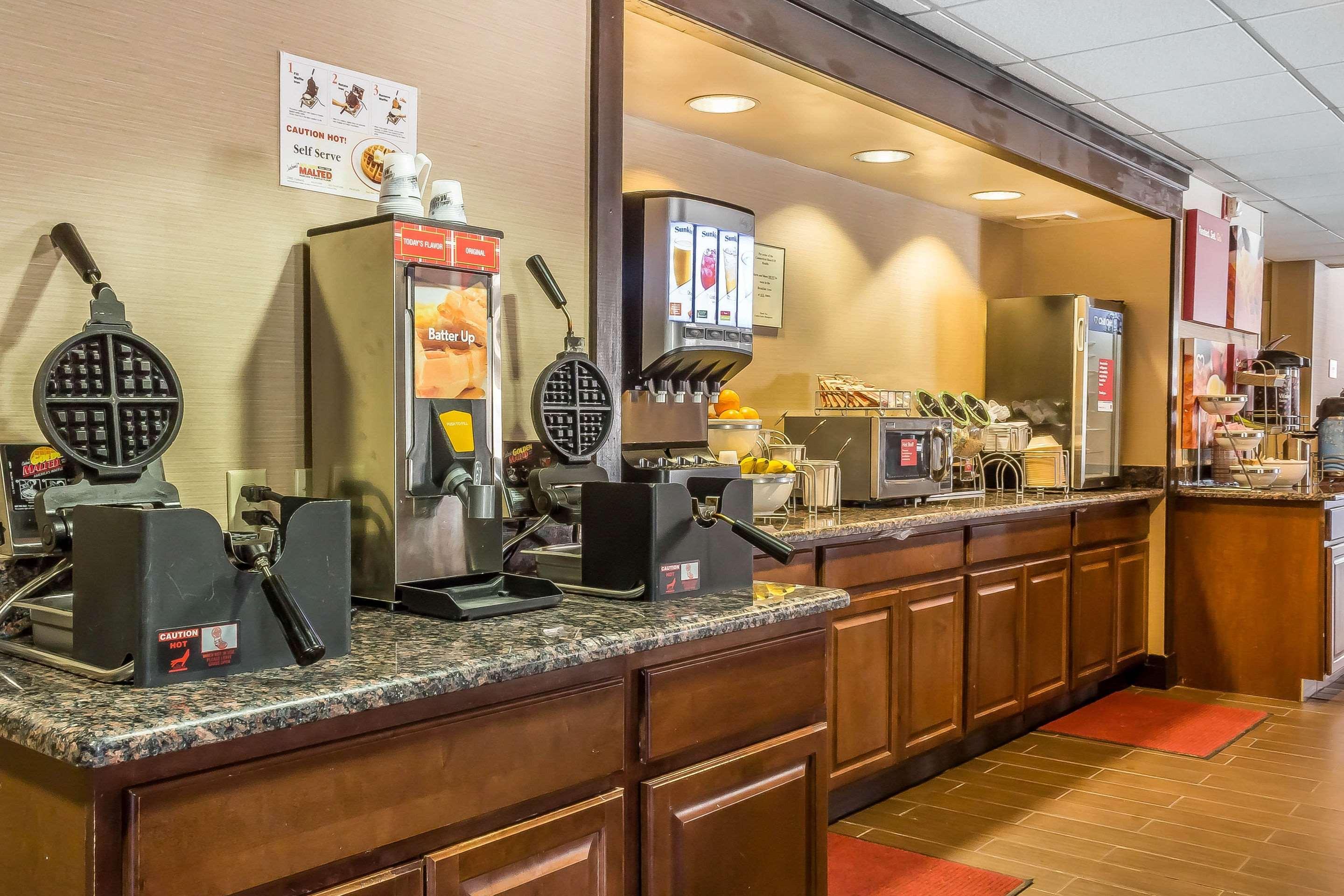 נורוויץ' Comfort Suites Near Casinos מראה חיצוני תמונה