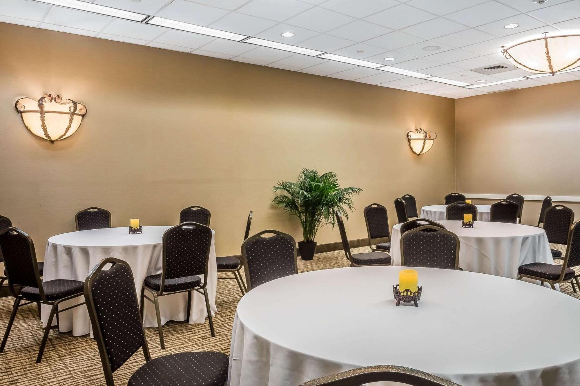 נורוויץ' Comfort Suites Near Casinos מראה חיצוני תמונה