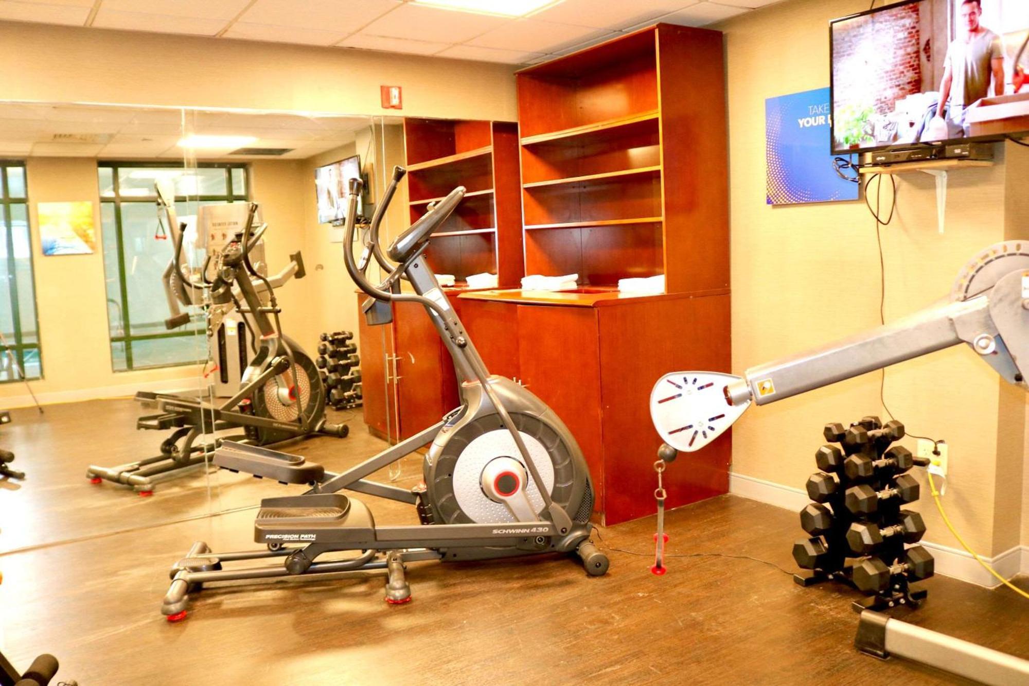 נורוויץ' Comfort Suites Near Casinos מראה חיצוני תמונה