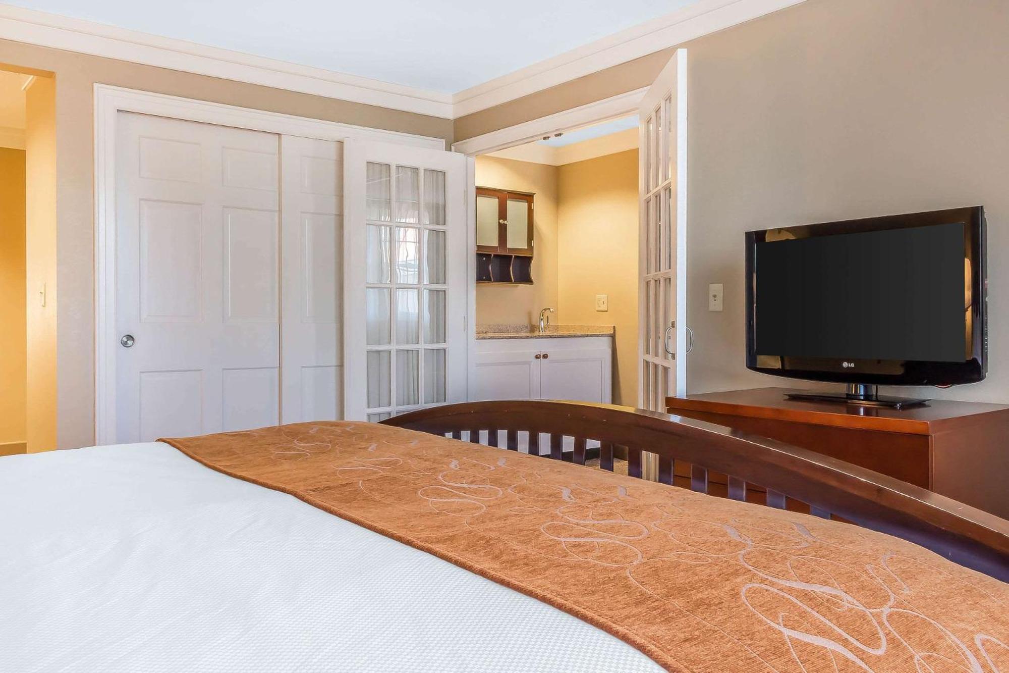 נורוויץ' Comfort Suites Near Casinos מראה חיצוני תמונה
