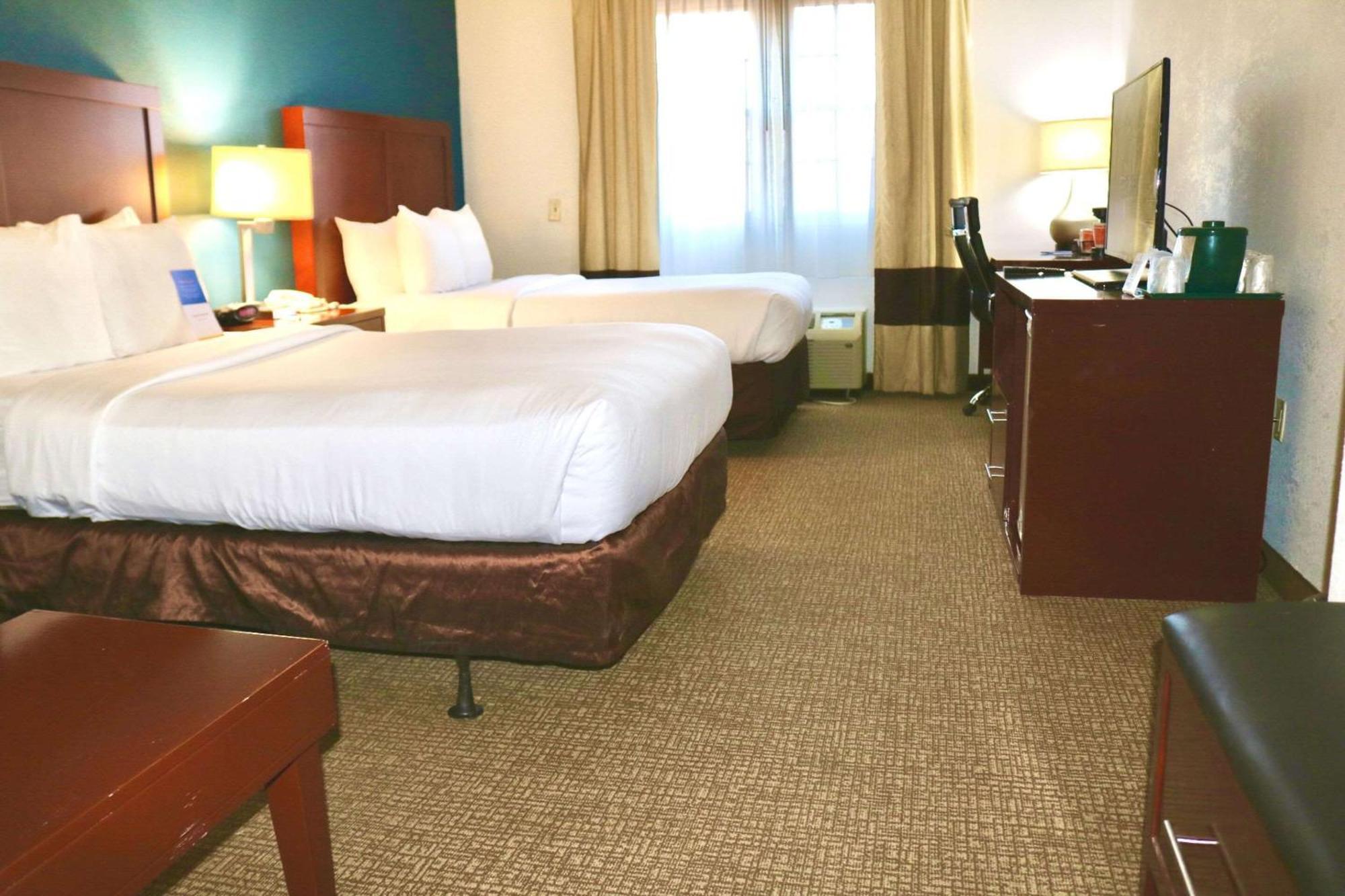 נורוויץ' Comfort Suites Near Casinos מראה חיצוני תמונה