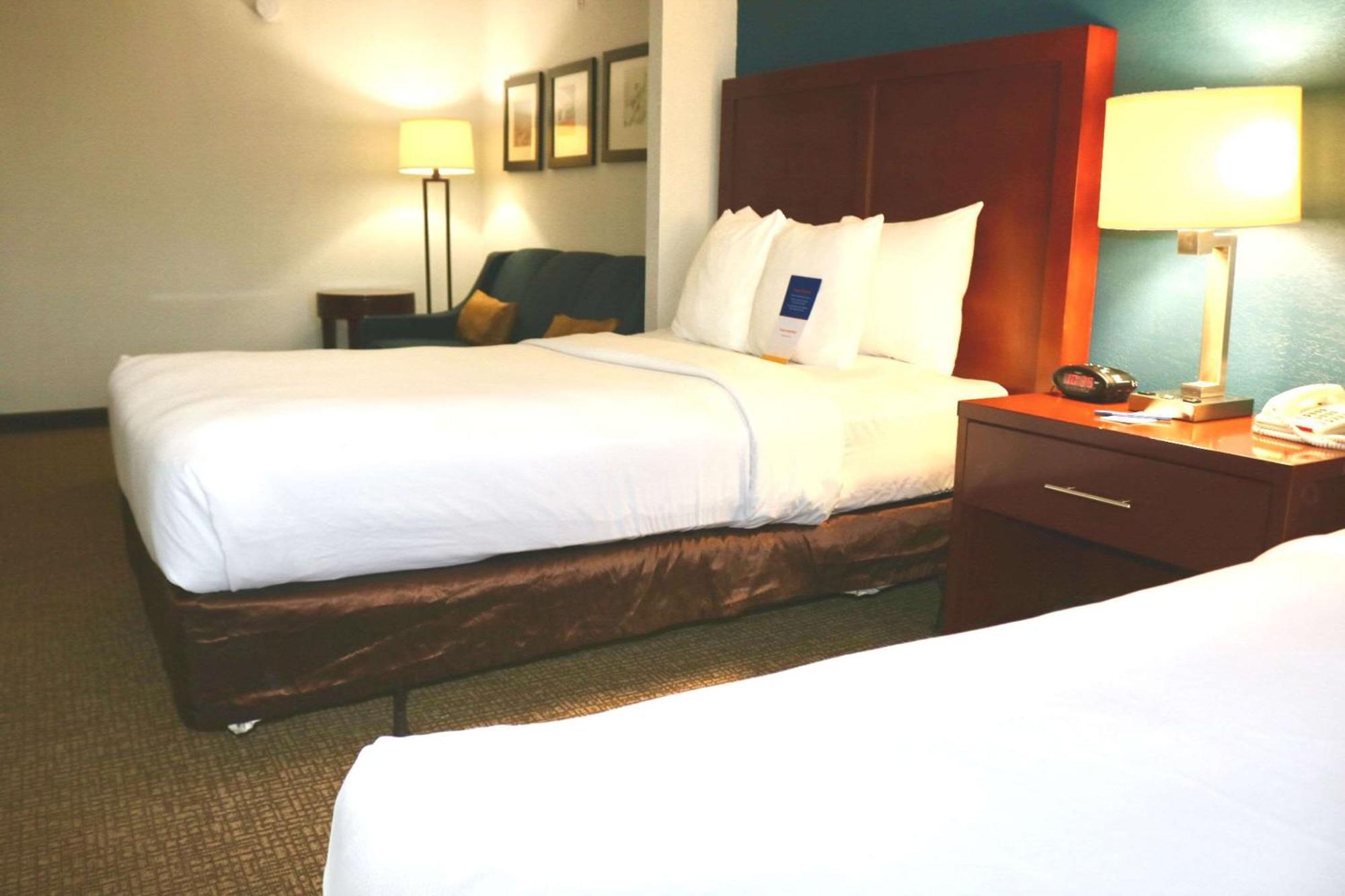 נורוויץ' Comfort Suites Near Casinos מראה חיצוני תמונה