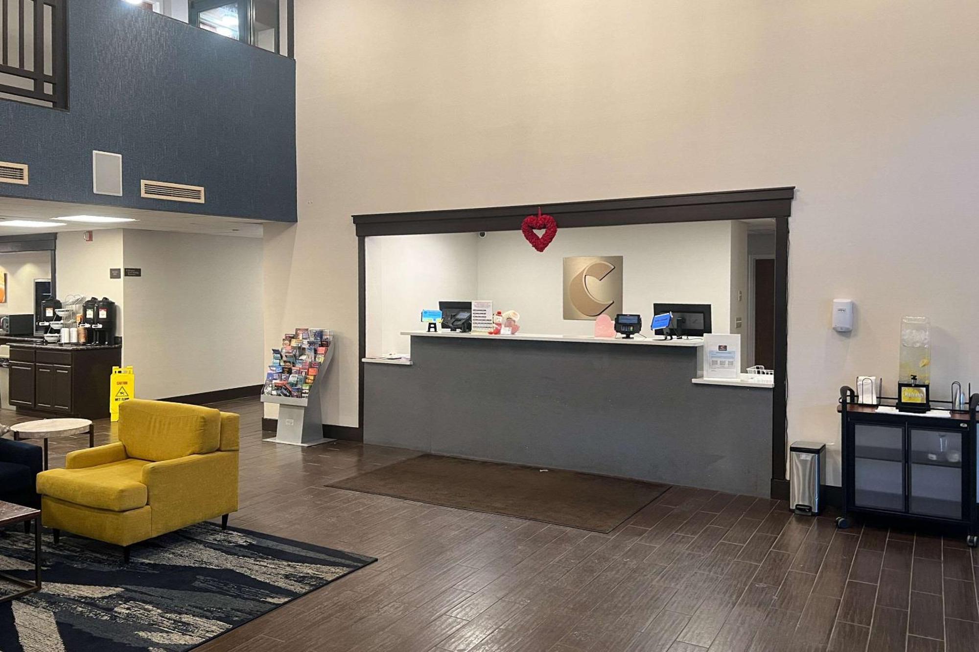 נורוויץ' Comfort Suites Near Casinos מראה חיצוני תמונה