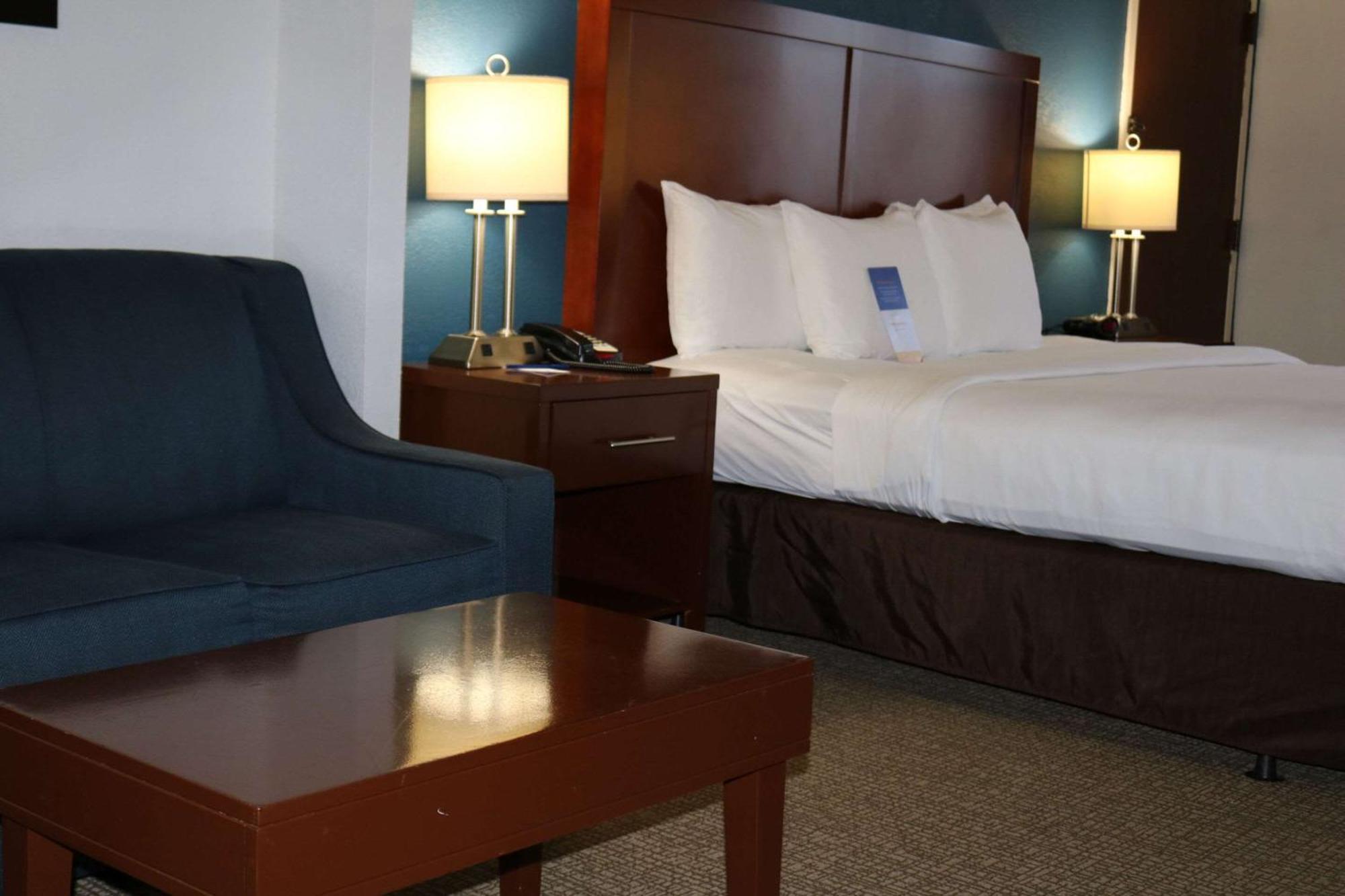 נורוויץ' Comfort Suites Near Casinos מראה חיצוני תמונה